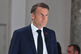 emmanuel macron face o vizita oficiala in groenlanda precizarile presedintiei franceze 68442dff14c7e