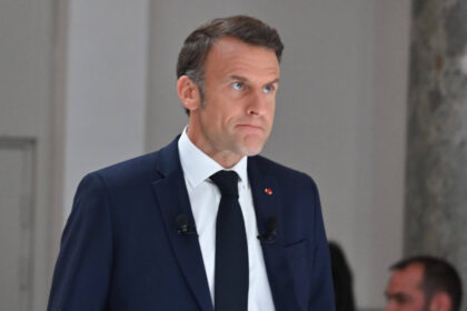 emmanuel macron face o vizita oficiala in groenlanda precizarile presedintiei franceze 68442dff14c7e
