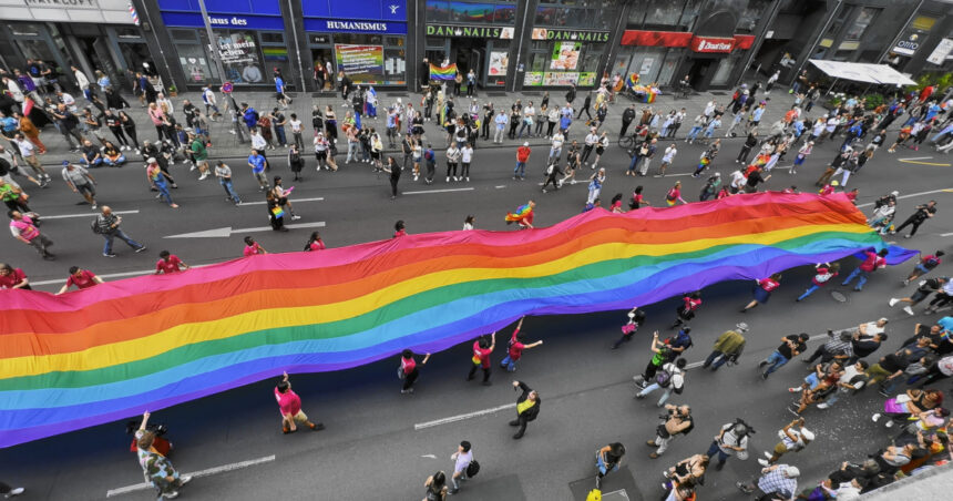 extrema dreapta foloseste drepturile lgbtq ca arma in europa pentru a semana disensiune spun activistii 683c4fc07626d
