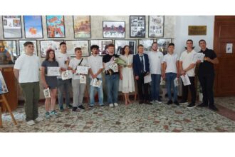final de an scolar la liceul decebal din constanta elevii au fost rasplatiti cu diplome pentru excelenta 685b8674835b5