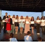final de an scolar la liceul teoretic ioan cotovu din harsova elevele narcisa paraschiv si ana maria iorga au fost premiate pentru performanta si implicare 685f61394e6ea