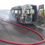 foto alerta pe dn22 un microbuz plin cu calatori a luat foc la iesire din mihai viteazu spre baia doi copii printre persoanele evacuate 686001a4d5254