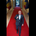 foto buna dimineata ilie bolojan s a pozat pe holul palatului victoria in prima sa zi la guvern 685a5205cf0f5