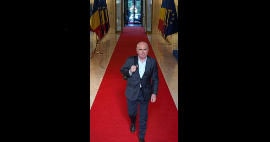 foto buna dimineata ilie bolojan s a pozat pe holul palatului victoria in prima sa zi la guvern 685a5205cf0f5