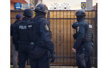 foto caz incredibil la lumina mascatii au gasit un adevarat arsenal un barbat si a transformat curtea intr un poligon de trageri spre disperarea vecinilor 685a695557bb5