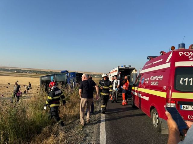foto constanta un autocar cu aproape 60 de pasageri s a rasturnat 685c399f0efdd