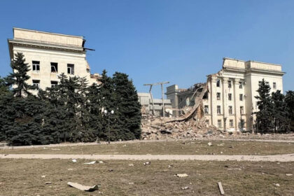 foto creaturi complet bolnave reactia lui zelenski dupa ce rusia a doborat cu bombe cladirea administratiei din herson 6841da85af4bc