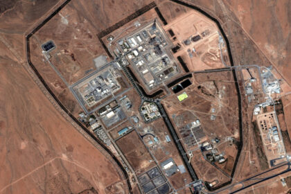 foto imagini din satelit confirma distrugeri majore in iran la reactorul cu apa grea de la arak 6854e986d76b3