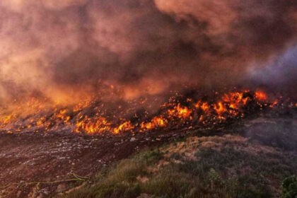 foto incendiu de proportii la o groapa de deseuri din dambovita a fost emis mesaj ro alert interventie dificila a pompierilor 685b048c3d85b