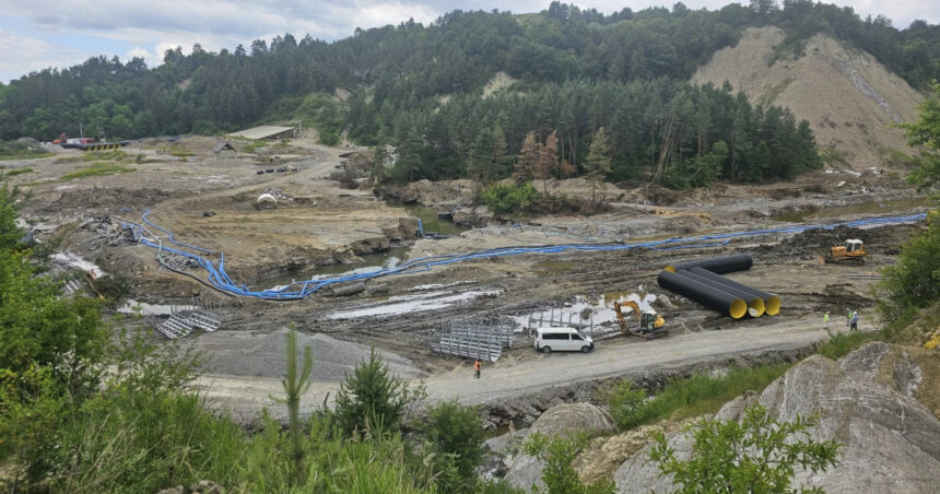 foto ministrul mediului la salina praid o zona care ar fi trebuit sa fie un furnicar pentru a se termina la timp lucrarile pare parasita 686172e61d3ff