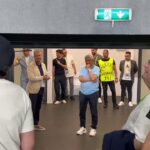foto mircea lucescu s a dus glont in vestiarul tricolorilor dupa calificarea romaniei in semifinalele euro u19 ce le a transmis 68546746e206c