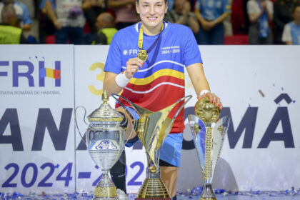foto o statie stb a fost redenumita in cristina neagu in semn de omagiu pentru una dintre cele mai bune handbaliste ale lumii 6843ed258892a