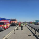foto video accident cu trei tiruri si mai multe autoturisme pe autostrada a1 a fost activat planul rosu de interventie 683ef8498c22a