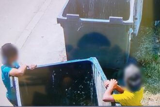 foto video camere de supraveghere din constanta vandalizate de doi minori au fost identificati cu imaginile de pe o alta camera 6844354721f98