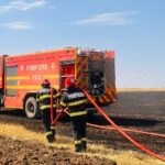 foto video incendiu la o cultura de orz langa agighiol din judetul tulcea 10 hectare afectate din cauza unei tigari aruncate la intamplare 685ab6f0d4174