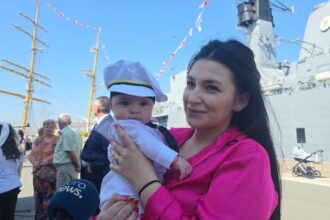 foto video prezenta cu dichis la absolvirea liceenilor din promotia regina maria 150 a colegiului militar alexandru ioan cuza micuta ema maria avea tinuta stabilita inainte de a se naste 6840051db21fd