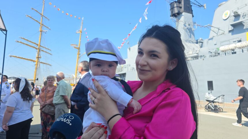 foto video prezenta cu dichis la absolvirea liceenilor din promotia regina maria 150 a colegiului militar alexandru ioan cuza micuta ema maria avea tinuta stabilita inainte de a se naste 6840051db21fd