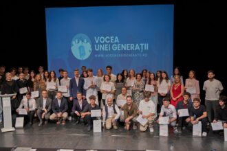 foto vocea unei generatii concursul de discursuri publice pentru elevi si a desemnat castigatorii irina dragomir de la colegiul mircea cel batran a obtinut mentiune 684c716cc0e12