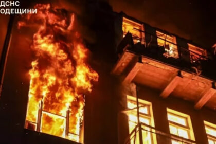 galerie foto atac cu drone al rusiei asupra odesei 10 lovituri incendii de amploare 13 raniti inclusiv pompieri 685510293a72d
