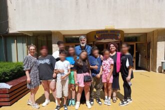 galerie foto debut emotionant copiii din trupa arca spectacol pe scena festivalului national d ale lui caragiale 6853594c1d436