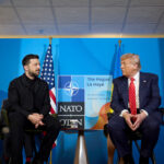 galerie foto diplomatia vizuala a lui volodimir zelenski presedintele ucrainean a ales sa si schimbe stilul vestimentar la summitul nato 685c514781c63