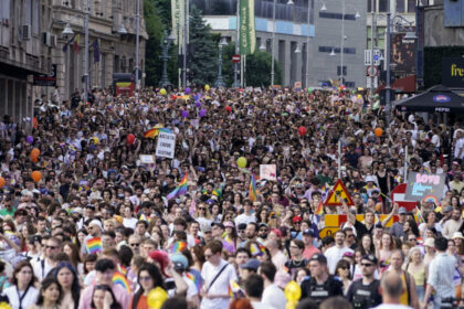 galerie foto jandarmii au dat amenzi de 6 000 lei la marsul bucharest pride si evenimentele pride park trei persoane s au ales cu dosar penal 68457ae9e7999
