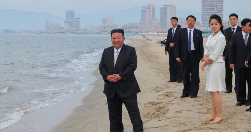 galerie foto kim jong un a renuntat la rachete si s a relaxat la plaja liderul nord coreean a inaugurat o statiune de lux pe litoral 685cee9b3f2d6