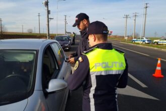 ghinion un sofer care a depasit neregulamentar o masina la castelu tras pe dreapta de politisti s a dovedit ca nu avea permis de conducere 68528a0d0b3b9