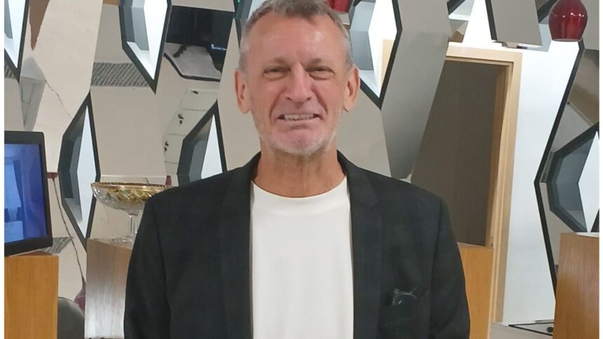 grande craioveanu cetatean de onoare la slatina cui i a multumit in fata intregului oras 685fafc6a4952