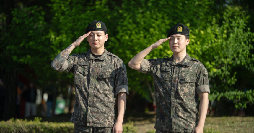 grupul k pop bts se pregateste de reunire ultimele doua vedete si au incheiat stagiul militar obligatoriu ne am intors 685112897b84f