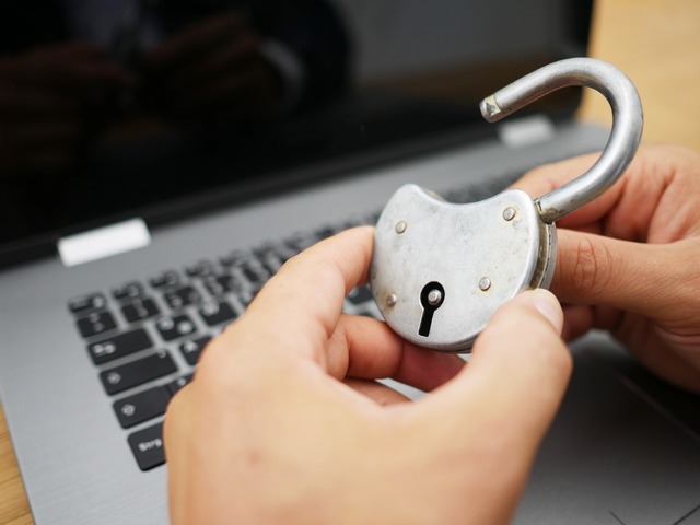 guvernantii vor ca 16 ani sa fie varsta majoratului online acces restrictionat la internet pana atunci 68491133a82cd