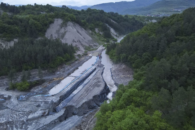 guvernul aloca ajutoare pentru salrom si pentru celelalte companii afectate in urma inundatiei de la salina praid vor primi ajutoare inclusiv firmele din turism 683d9acd6dfd3