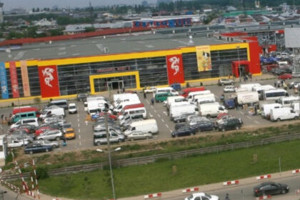 imbracaminte si parfumuri in valoare de peste 87 milioane de lei confiscate dupa perchezitiile de la dragonul rosu 683eb3b424400