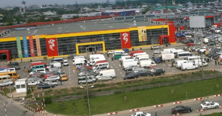 imbracaminte si parfumuri in valoare de peste 87 milioane de lei confiscate dupa perchezitiile de la dragonul rosu 683eb3b424400
