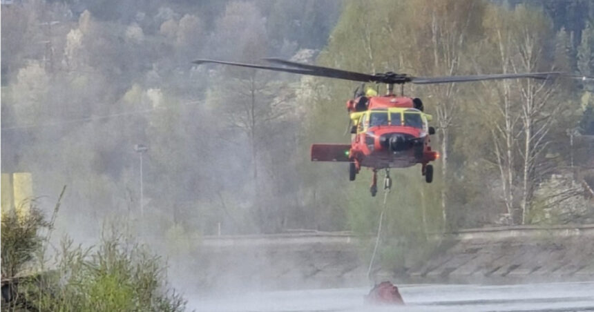 incendii de vegetatie pe clisura dunarii pompierii intervin de trei zile cu sprijinul a doua elicoptere black hawk 68569c6b1e51a