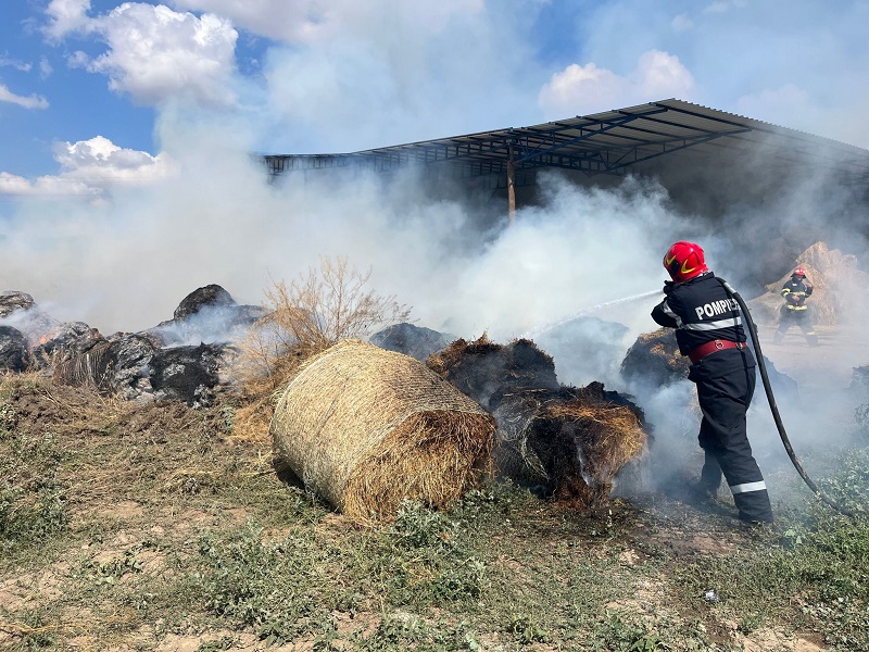 incendiu de baloti la chirnogeni interventie rapida a pompierilor 6857efb52b9af