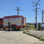 incendiu de vegetatie la iesirea din constanta in zona dn2a soferii au intervenit cu extinctoare pana la sosirea pompierilor 68401ba008993