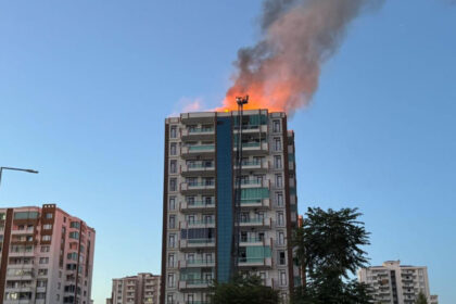 incendiu la o cladire cu 13 etaje in sud estul turciei trei morti dintre care doi copii 6842094a6a67d