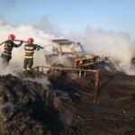 incendiu puternic de vegetatie uscata in babadag un aro mistuit de flacari pompierii au reusit sa salveze utilajele agricole 68530fa9780e4
