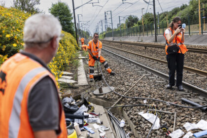 intarzieri majore si trenuri eurostar anulate dupa ce sute de metri de cabluri au fost furate pe linia de mare viteza 685c0a55eebfe