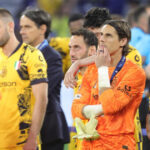 inter milano a fost asteptata la aeroport la intoarcere de un singur fan sunt singurul idiot dar tipii astia merita totusi aplauze 683dd7c751e16