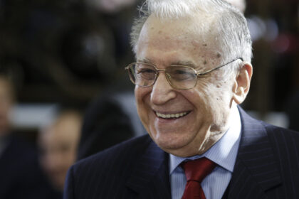 ion iliescu explica de ce l a felicitat pe nicusor dan dupa alegerile prezidentiale m as fi bucurat sa fi castigat un candidat psd 6853f200b0ea7