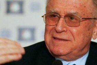 ion iliescu internat la terapie intensiva cu simptomatologie respiratorie si stare generala alterata 6848237b4fbee