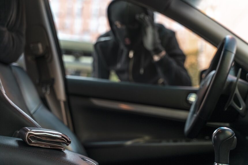 jaf ca n filme in piata tomis iii din constanta condamnare redusa pentru barbatul care a furat 70 000 de lei dintr un mercedes gle 683d14cde2077