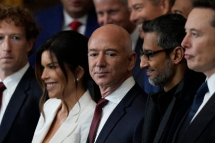 jeff bezos si blue origin incearca sa profite de raceala dintre trump si musk 685faf06c7015