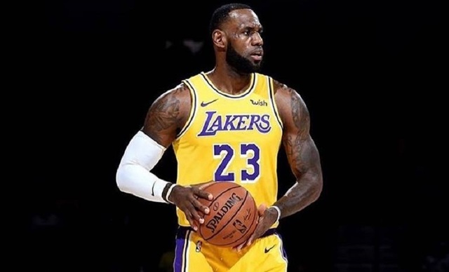 lebron james va juca inca un an la los angeles lakers pentru un salariu de 5 000 de euro pe ora 68622a6e3c42b