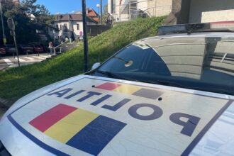 medgidia doi tineri dintre care un minor au furat dintr un magazin alimentar bani si sticle cu bauturi 68416c64aa4f0