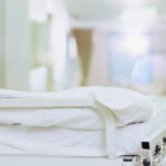 medicii care pleaca mai devreme de la spital pentru a lucra la privat risca sa ramana fara loc de munca 685fc8fbd11a3