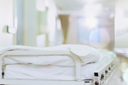 medicii care pleaca mai devreme de la spital pentru a lucra la privat risca sa ramana fara loc de munca 685fc8fbd11a3