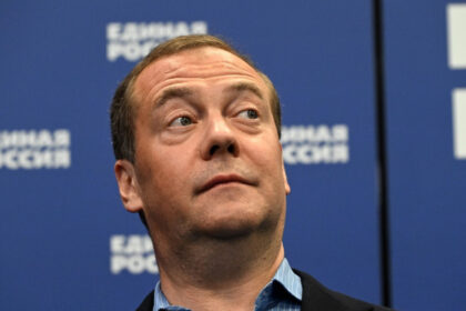 medvedev intervine in razboiul dintre trump si musk si se ofera sa medieze conflicul mesajul sarcastic al fostului presedinte rus 6842dd2a2bc27